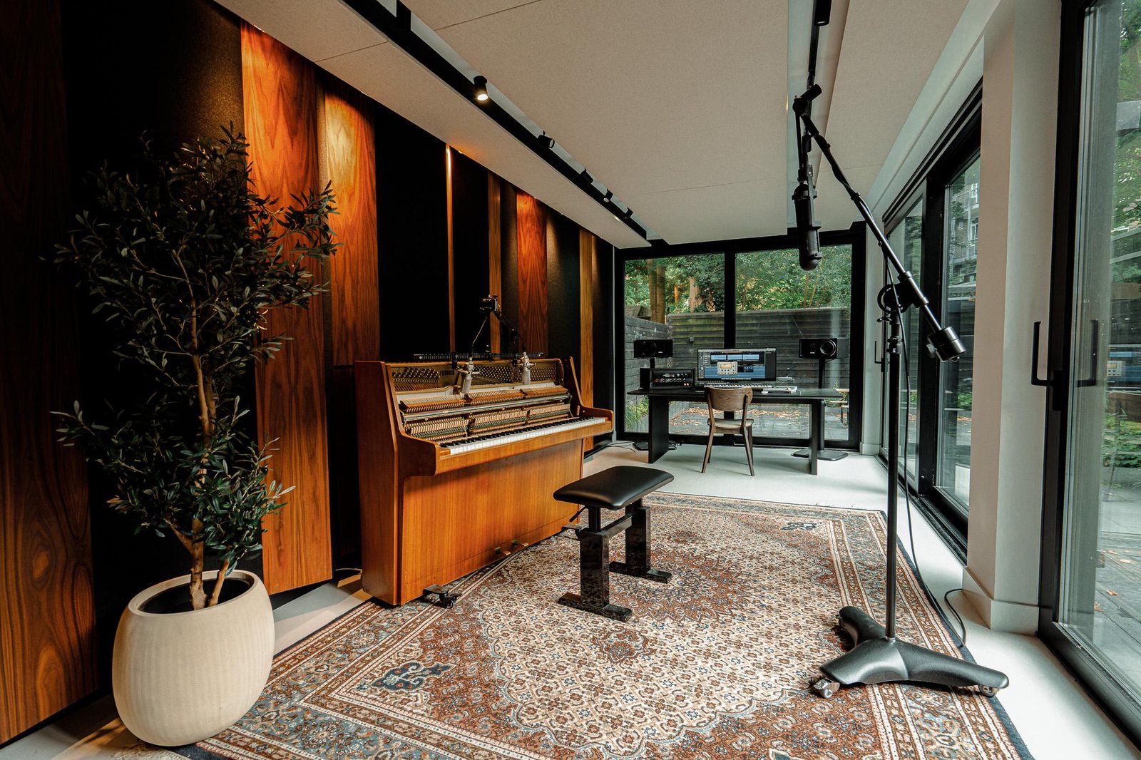 The Disruptive Records studio on the Admiralengracht, Amsterdam